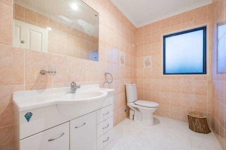 Photo of property in 24 Oakway Drive, Schnapper Rock, Auckland, 0632