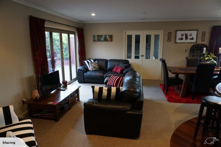 Photo of property in 15 Johnstone Drive, Fitzherbert, Palmerston North, 4410