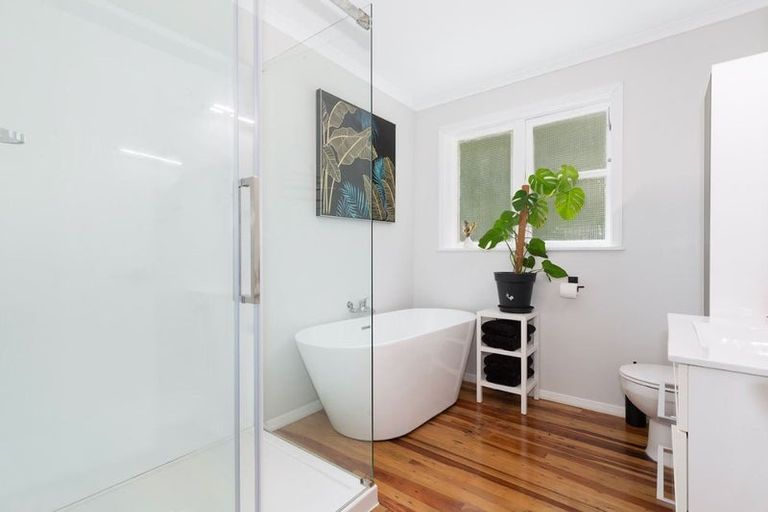 Photo of property in 33 Sunny Grove, Wainuiomata, Lower Hutt, 5014