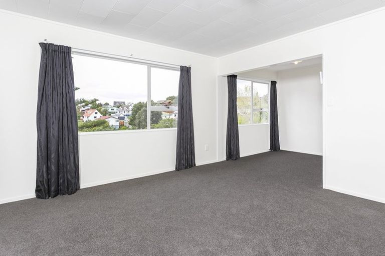 Photo of property in 90 Sunnyside Road, Sunnyvale, Auckland, 0612