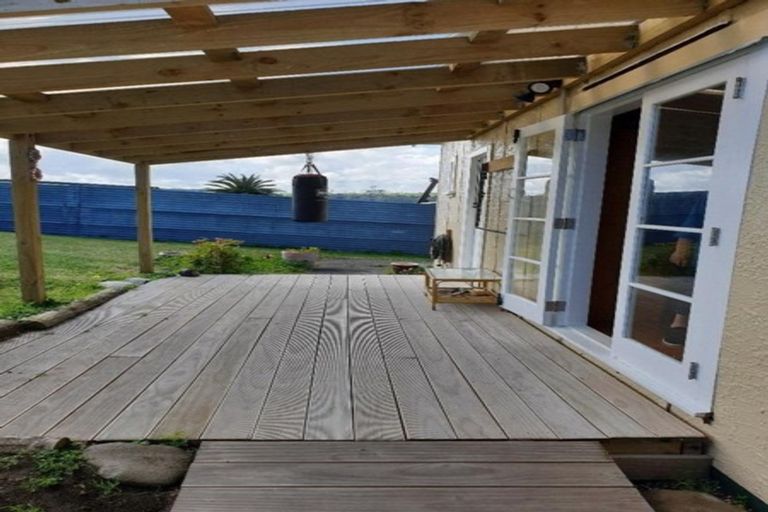 Photo of property in 10 Leicester Street, Patea, 4520