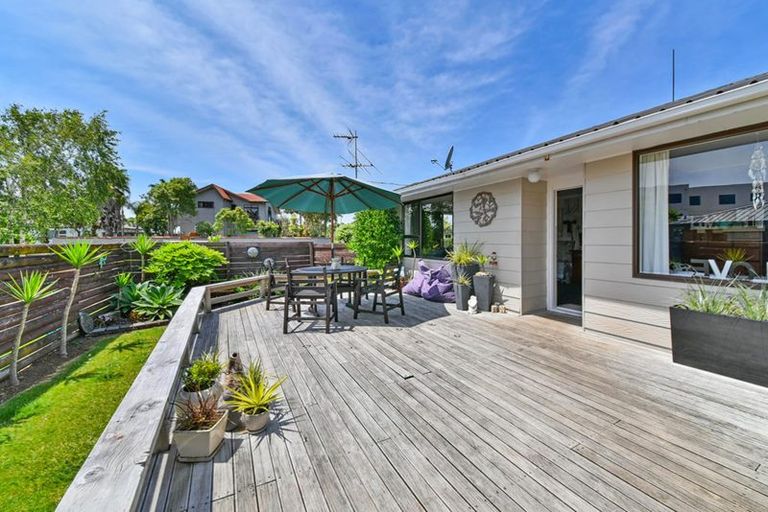 Photo of property in 22 Seaway Road, Clarks Beach, 2122