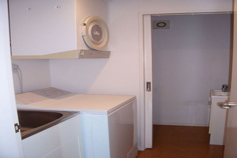 Photo of property in 4/93a Kelburn Parade, Kelburn, Wellington, 6012