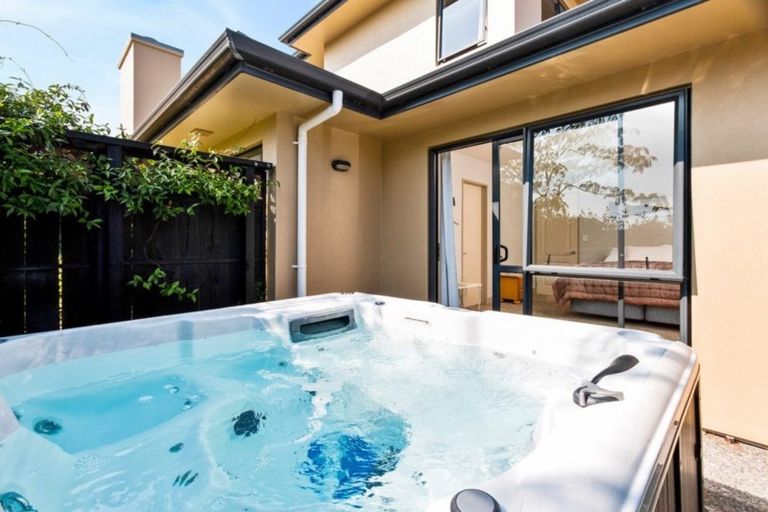 Photo of property in 11 Piriti Drive, Te Atatu Peninsula, Auckland, 0610