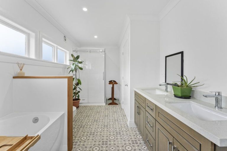 Photo of property in 32 Cambridge Street, Pahiatua, 4910