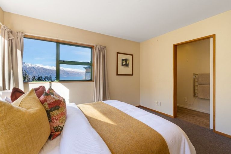 Photo of property in 117a Wynyard Crescent, Fernhill, Queenstown, 9300