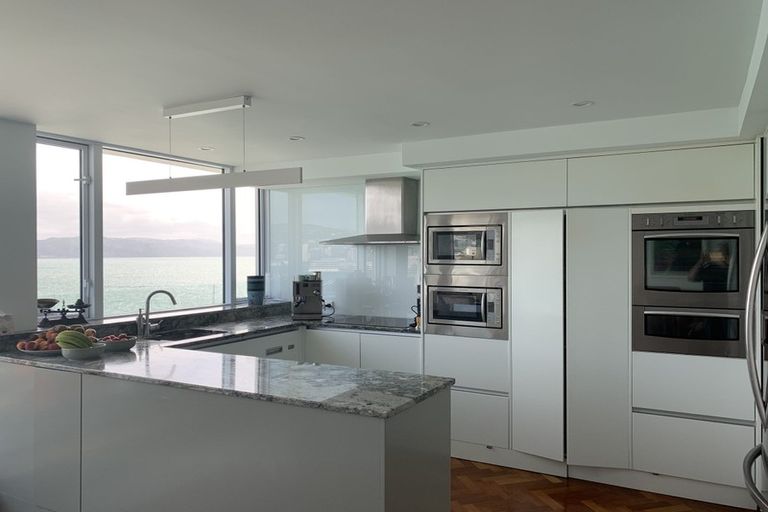 Photo of property in Oriana Apartments, 248 Oriental Parade, Oriental Bay, Wellington, 6011