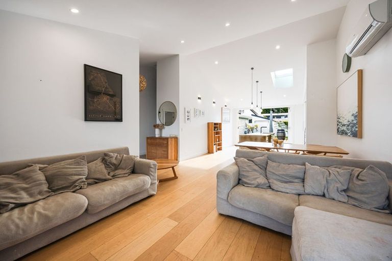 Photo of property in 9 Ocean View Road, Hillcrest, Auckland, 0627