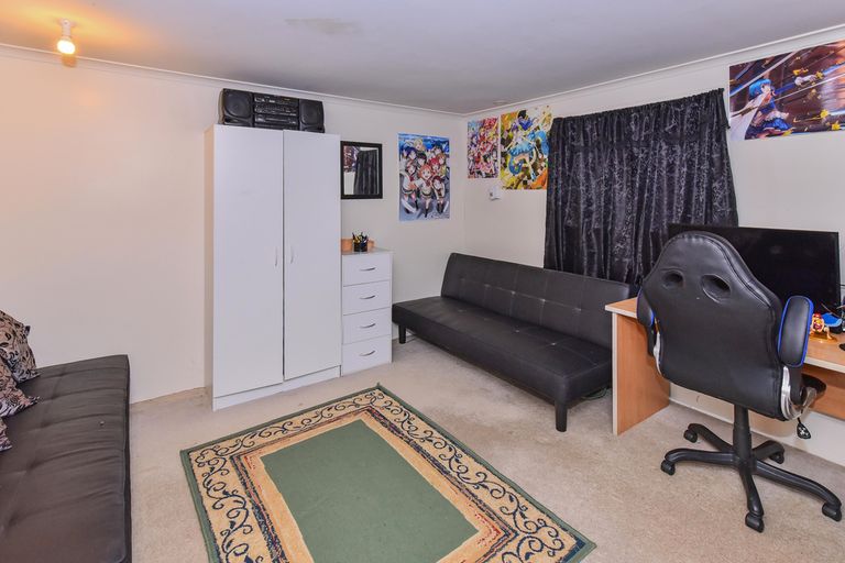 Photo of property in 2/8 Celmisia Place, Weymouth, Auckland, 2103