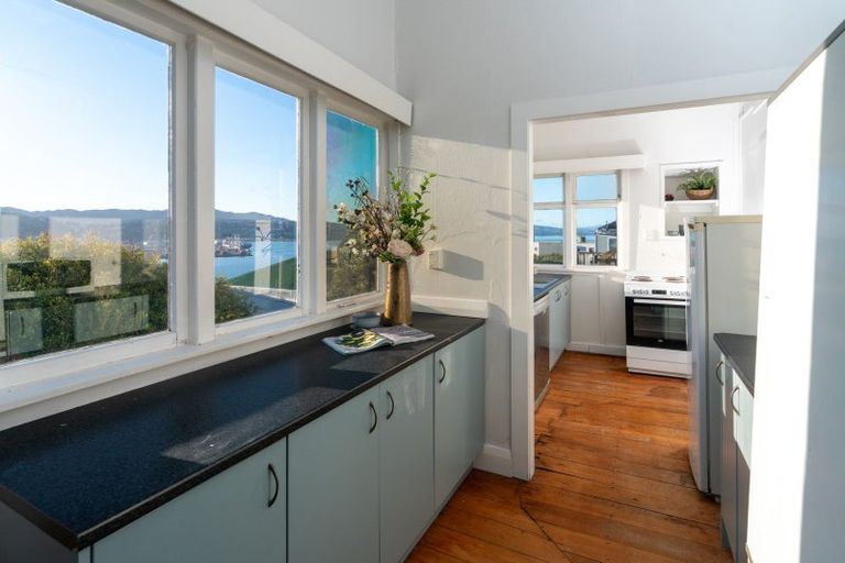 Photo of property in 8 Shannon Street, Mount Victoria, Wellington, 6011