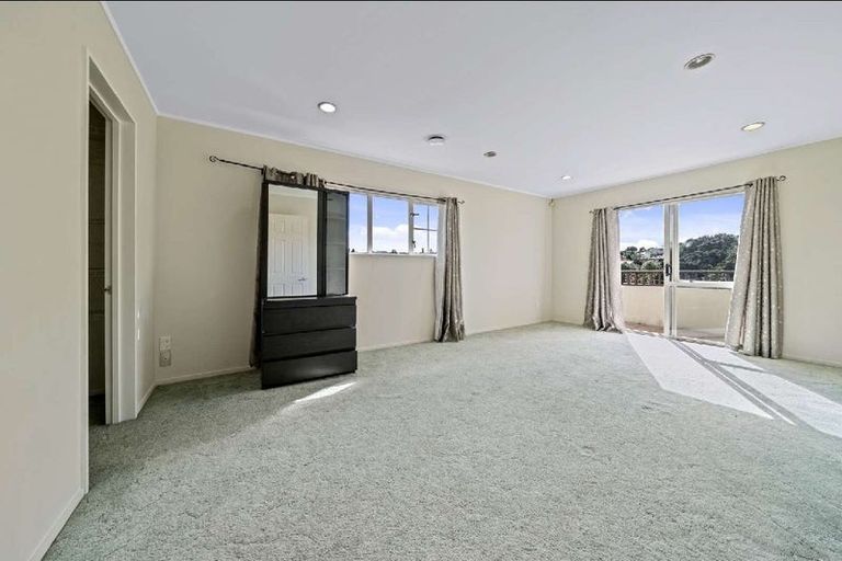 Photo of property in 12 De Havilland Drive, Goodwood Heights, Auckland, 2105