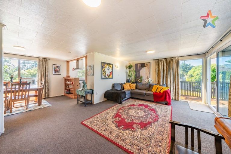 Photo of property in 172 Holborn Drive, Stokes Valley, Lower Hutt, 5019