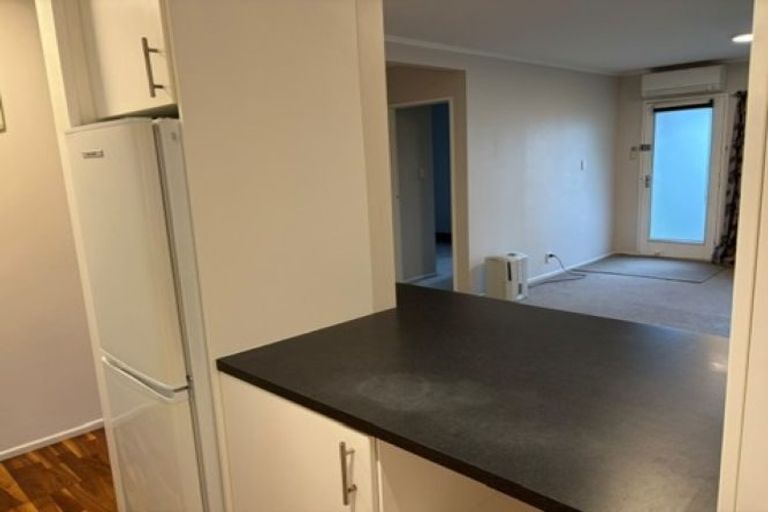 Photo of property in 2/49 Maungaraki Road, Korokoro, Lower Hutt, 5012