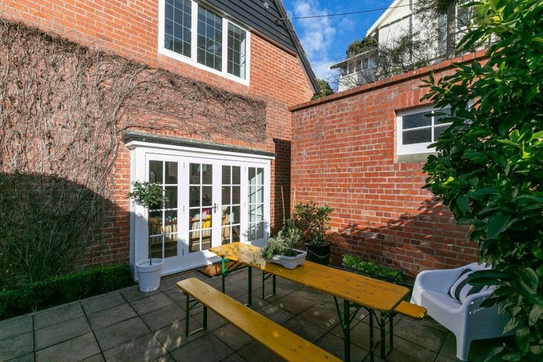 Photo of property in 323 The Terrace, Te Aro, Wellington, 6011