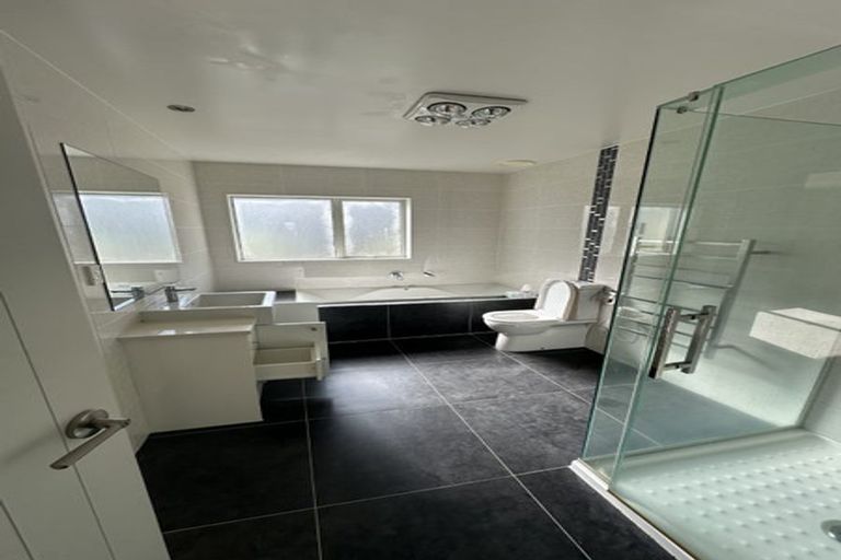 Photo of property in 72 Harrowglen Drive, Northcross, Auckland, 0630