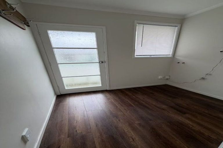 Photo of property in 26 Sunline Avenue, Massey, Auckland, 0614