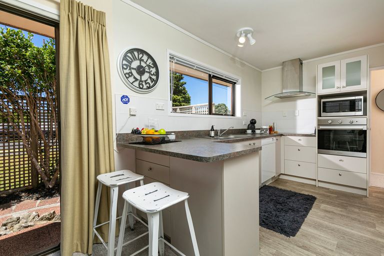 Photo of property in 37 Pine Road, Orewa, 0931