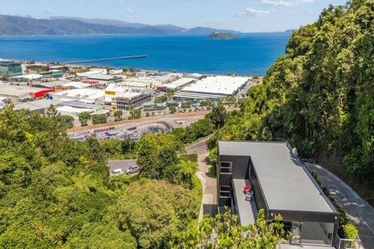 Photo of property in 18 Korokoro Road, Korokoro, Lower Hutt, 5012