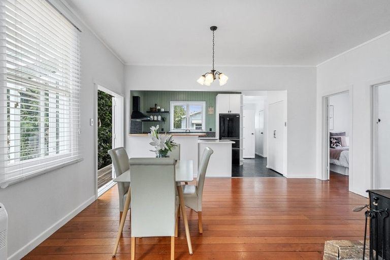 Photo of property in 221 Henderson Valley Road, Henderson, Auckland, 0612