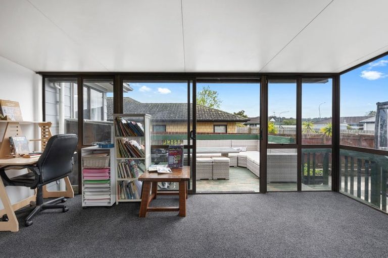 Photo of property in 6 Hamblyn Place, Ranui, Auckland, 0612