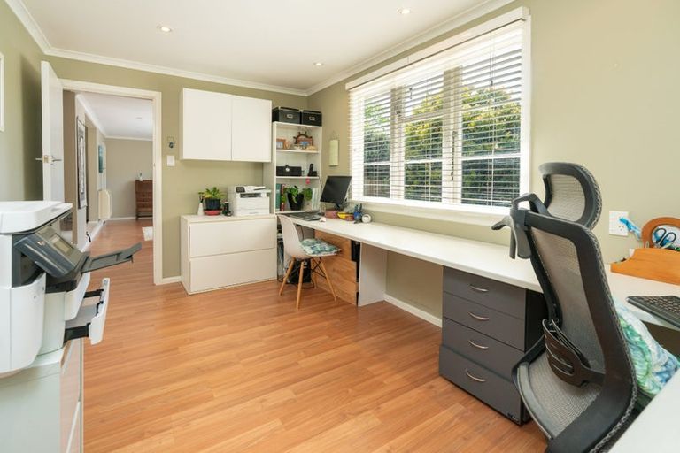 Photo of property in 450 Te Moana Road, Waikanae, 5036