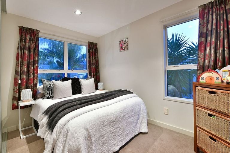 Photo of property in 83 William Bayes Place, Red Beach, 0932