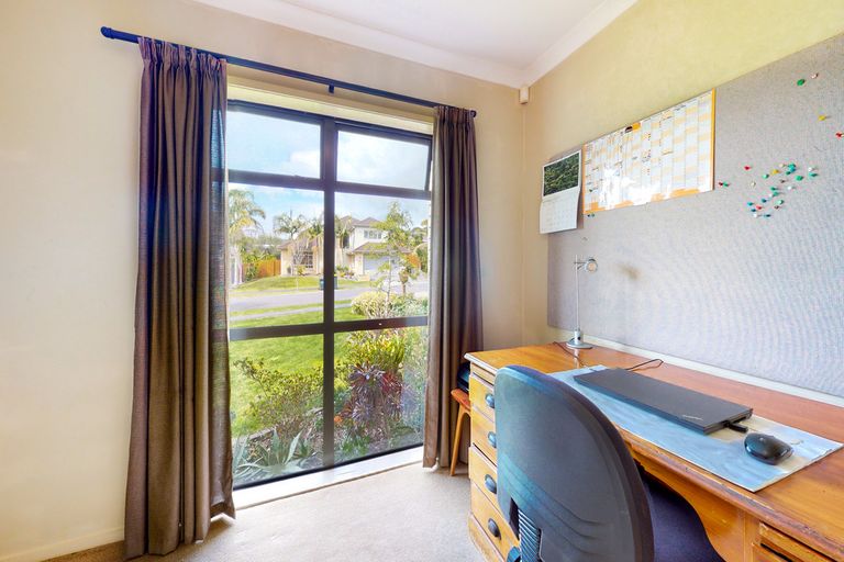 Photo of property in 5 Fairford Avenue, Henderson, Auckland, 0612