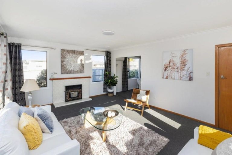 Photo of property in 11 Eglinton Street, Avondale, Christchurch, 8061