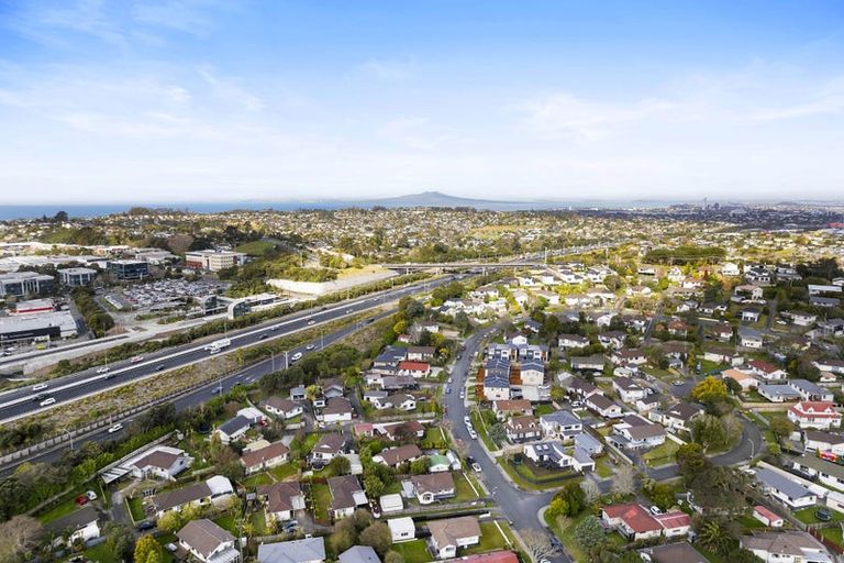 Photo of property in 91 Santiago Crescent, Unsworth Heights, Auckland, 0632