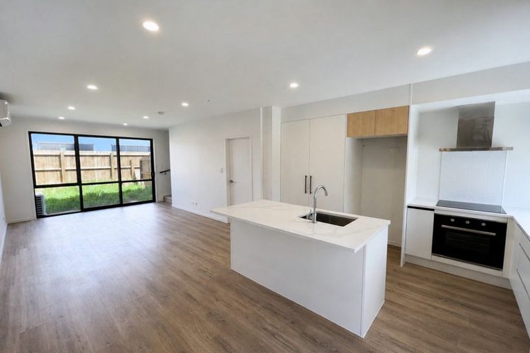 Photo of property in 17 Clay Works Lane, New Lynn, Auckland, 0600