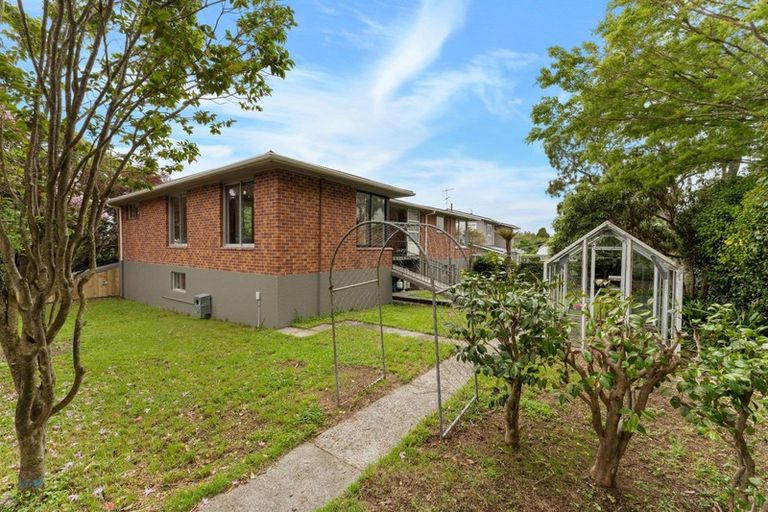 Photo of property in 77 Govett Avenue, Frankleigh Park, New Plymouth, 4310