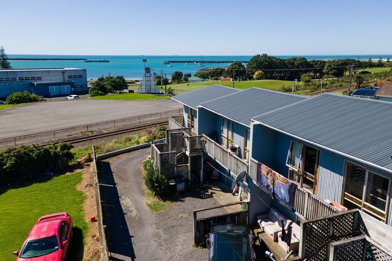 Photo of property in 38 Breakwater Road, Moturoa, New Plymouth, 4310