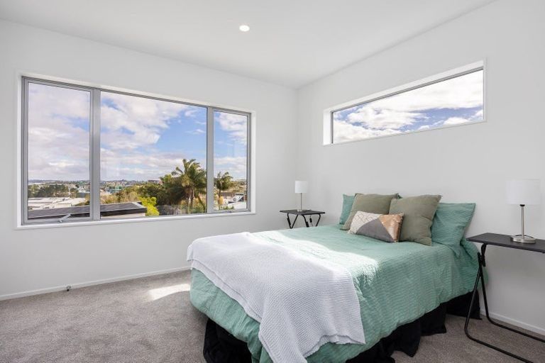 Photo of property in 298f Sunset Road, Windsor Park, Auckland, 0632