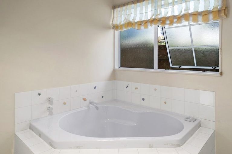 Photo of property in 2/76 Rokino Road, Hilltop, Taupo, 3330