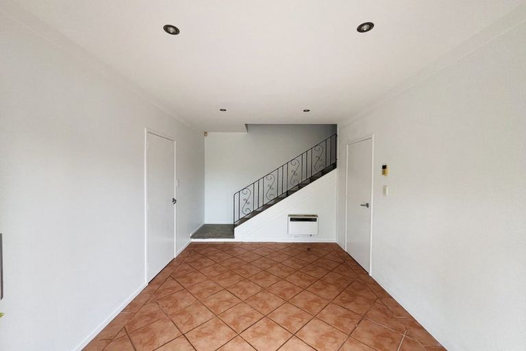 Photo of property in 5 Anchor Place, Beach Haven, Auckland, 0626