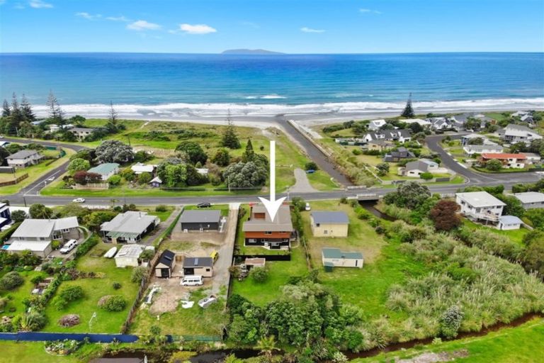 Photo of property in 98 Seaforth Road, Waihi Beach, 3611