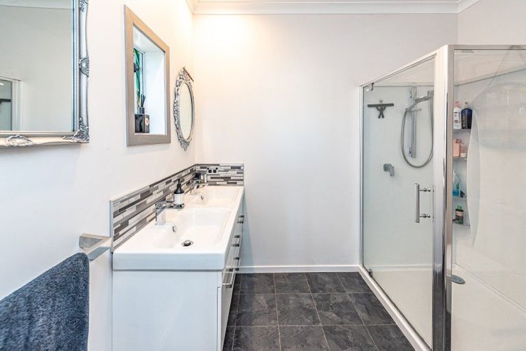 Photo of property in 8 Saint Leonard Street, Saint Johns Hill, Whanganui, 4501