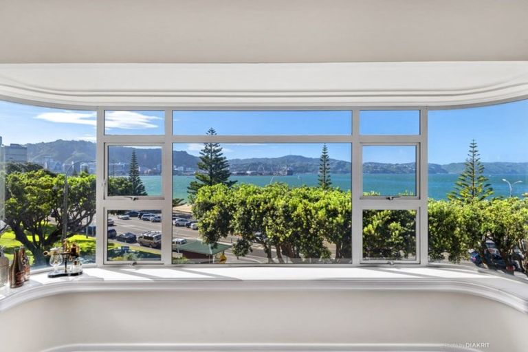 Photo of property in Anscombe Apartments, 212 Oriental Parade, Oriental Bay, Wellington, 6011
