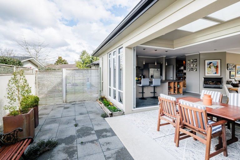 Photo of property in 61 Bowen Street, Cambridge, 3434