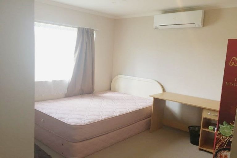 Photo of property in 16 Monash Place, Flat Bush, Auckland, 2016