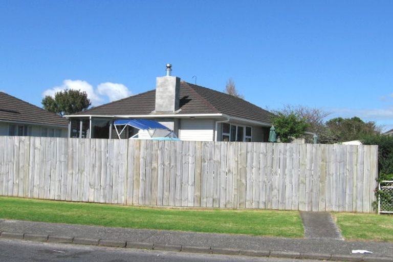 Photo of property in 10 Durham Street, Te Atatu Peninsula, Auckland, 0610