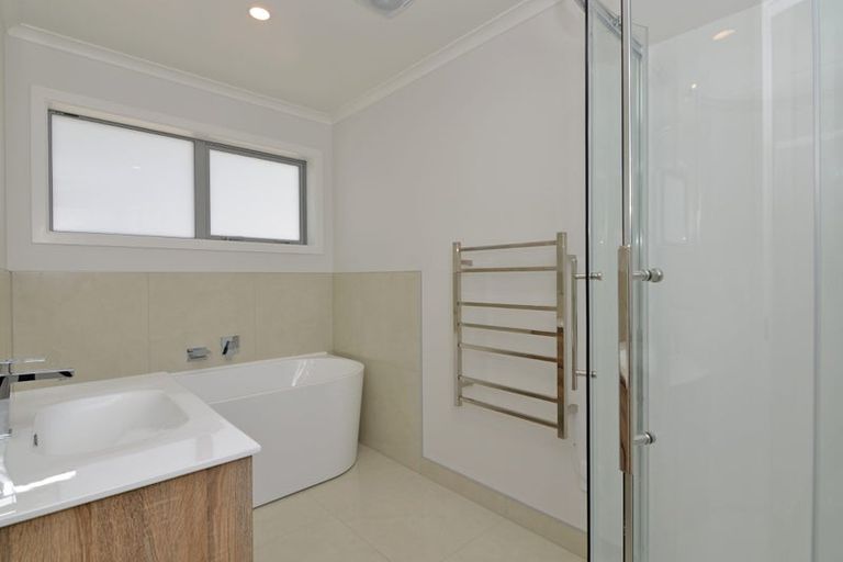 Photo of property in 19 Bendigo Grove, Newlands, Wellington, 6037