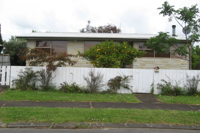 Photo of property in 17 Dalry Place, Mangere Bridge, Auckland, 2022