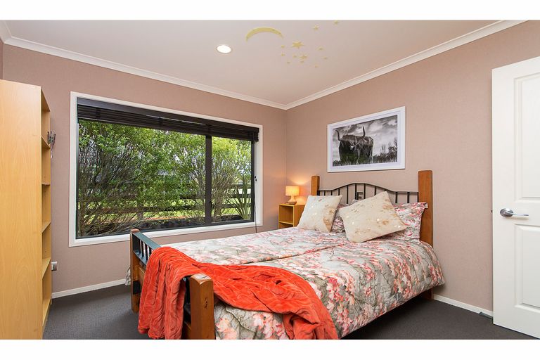 Photo of property in 4 Calderwood Close, Waiuku, 2123