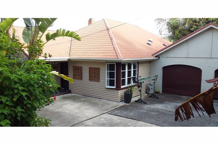 Photo of property in 2 Ashby Street, Russell, 0202