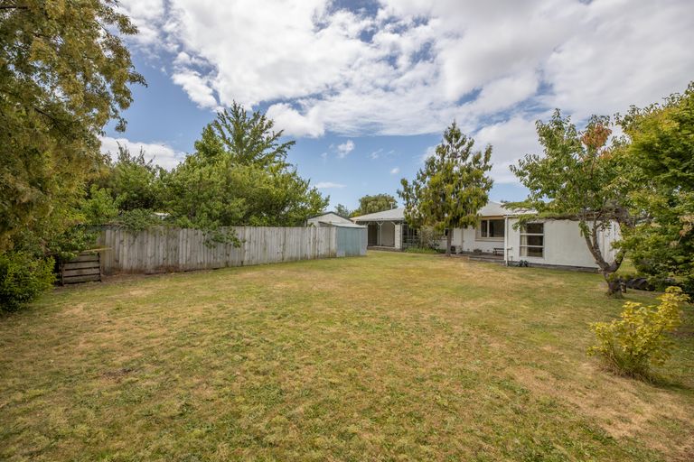 Photo of property in 98 Prestons Road, Redwood, Christchurch, 8051