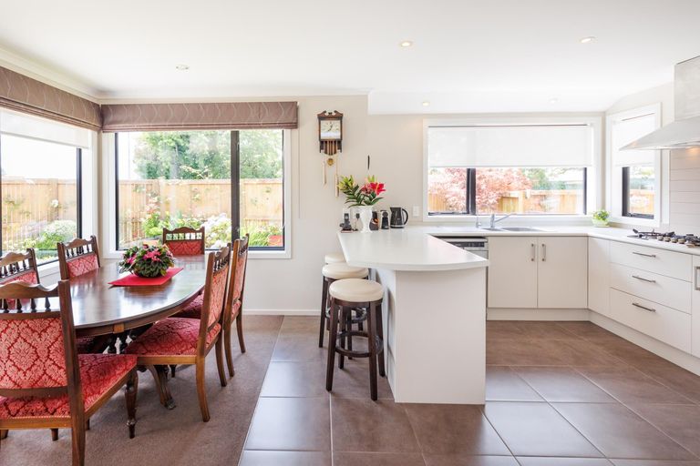 Photo of property in 28 Heretaunga Street, Palmerston North, 4414