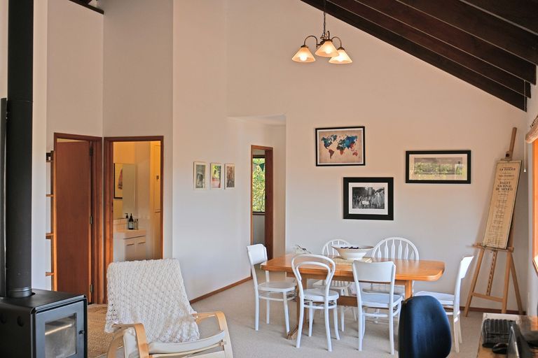 Photo of property in 15 Hillside Crescent, Leigh, 0985