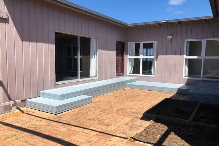 Photo of property in 23 Downsview Road, Pakuranga Heights, Auckland, 2010