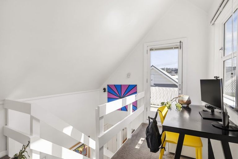 Photo of property in 18 Moir Street, Mount Victoria, Wellington, 6011